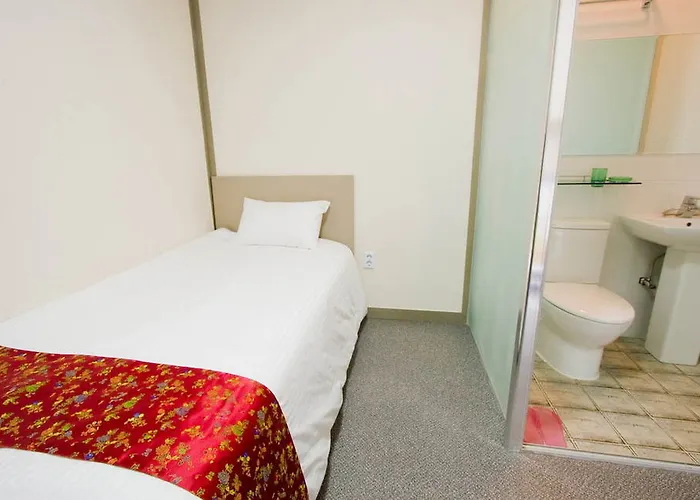 Хостел Oyo Myeongdong 2